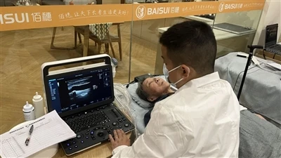 Met liefde voor ouderen zorgen: Zoncare ondersteunt gratis echografieën op Do...